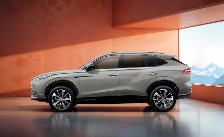MG HS Hybrid+ Design mit dynamischen Elementen